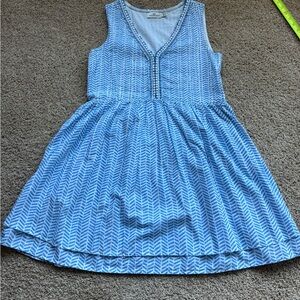 Vineyard Vines bayside blue chevron pintuck dress